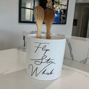 Kitchen utensil holder